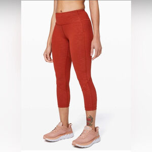 Lululemon pace rival crop 22 inch size 8 stride emboss cayenne